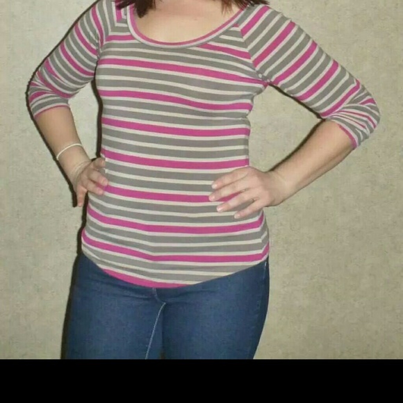 Top. - Picture 2 of 3