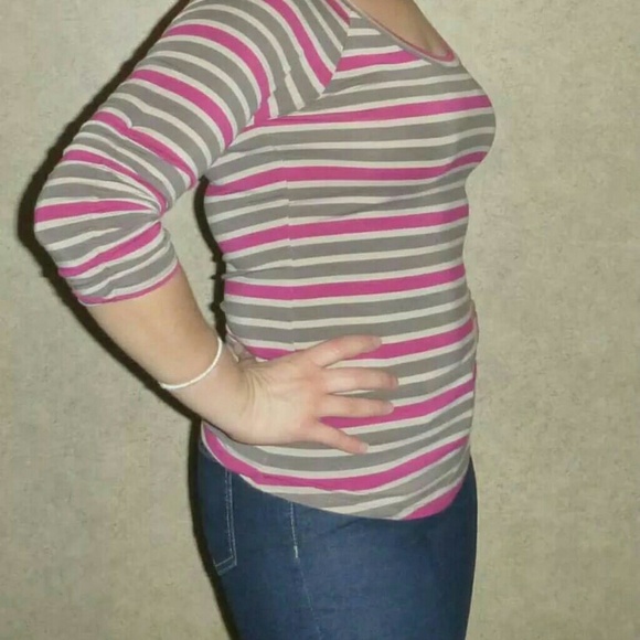 Top. - Picture 3 of 3