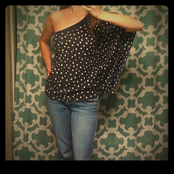 One shoulder top
