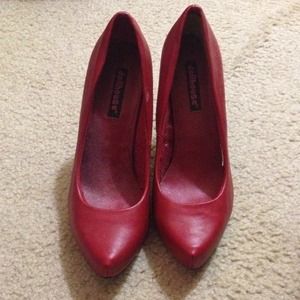 Red pumps