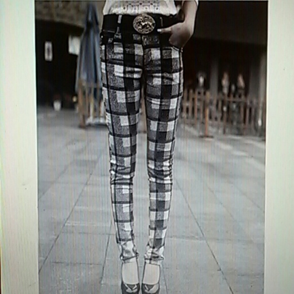 Brand new slimming plaid pants
