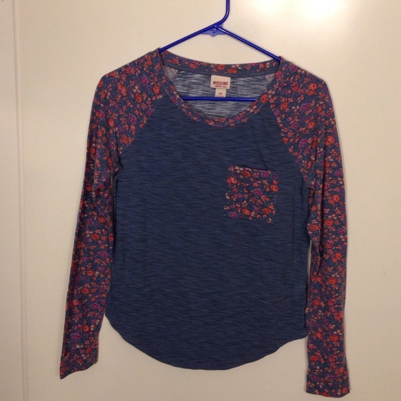 Long-sleeved baseball tee