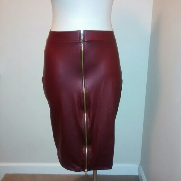 Faux leather skirt - Picture 2 of 3