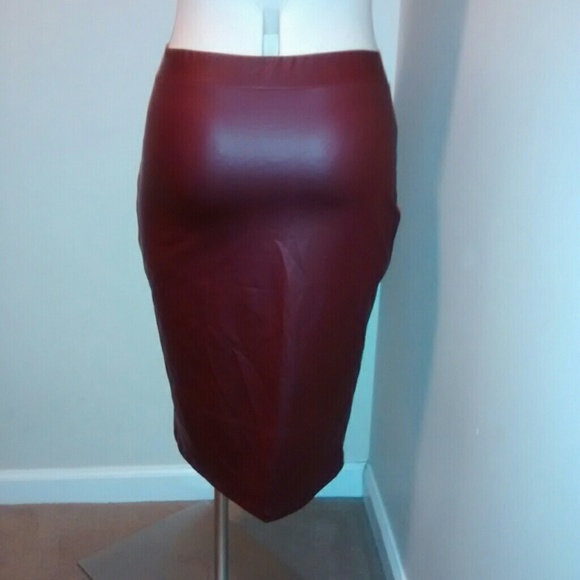 Faux leather skirt - Picture 3 of 3