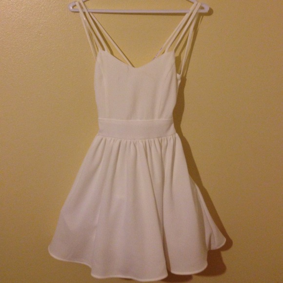 WINDSOR Dresses & Skirts - Off white dress size small