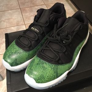 💥SOLD💥Men's jordans retro 11s "snake skins"