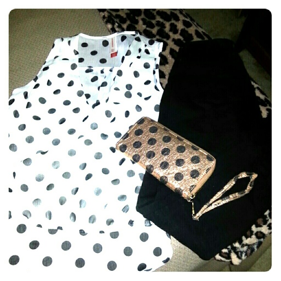 pokadot  sleeveless open front blouse