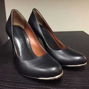 Black leather banana republic pumps