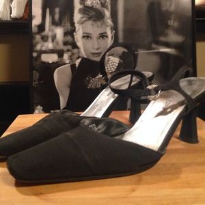 Jones New York, medium heel, sling back.