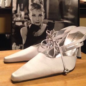 Satin evening mule shoe, silver.