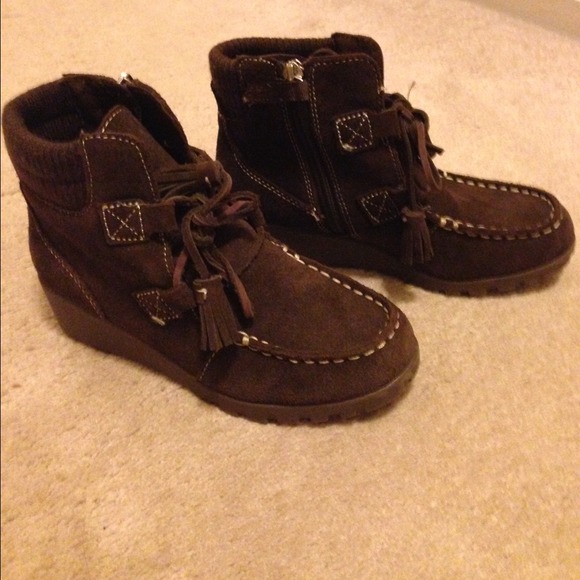 ❌❌sold❌❌ bundled Girls size 13  barley wore suede