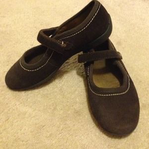 ❌❌sold❌❌Girls brown suede shoe size 1 like new