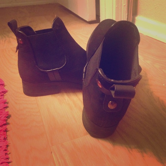 Adorable Black Booties!