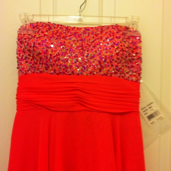 << SOLD >> High-Lo Adrianna Papell dress - Picture 2 of 4