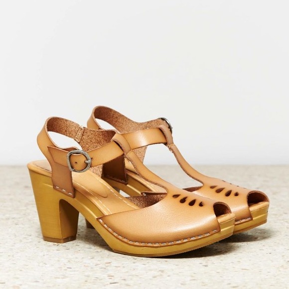 American Eagle Clog Sandal