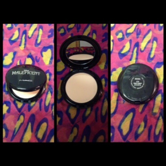 MAC Maleficent Beauty Powder *Natural*