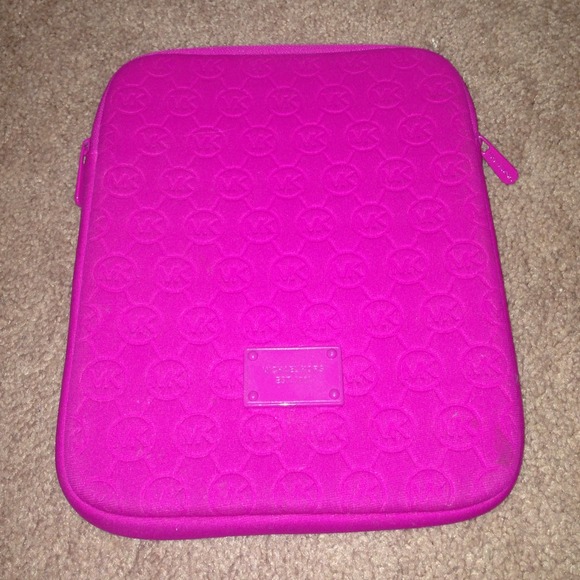 FINAL REDUCTION Michael Kors Tech Case!