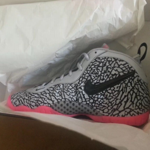 Nike Foamposite Size 7 Elephant Print