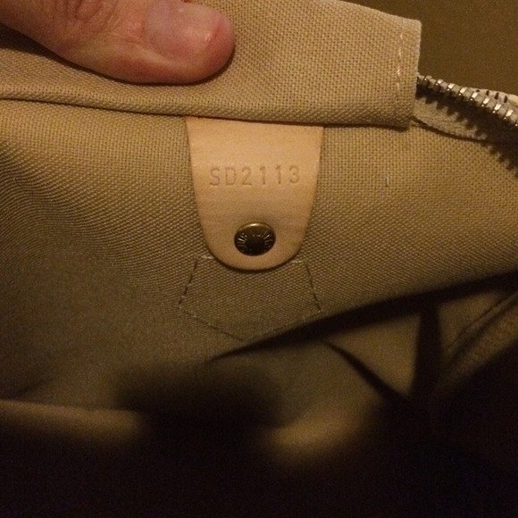 Louis Vuitton Damier $575 plus ship. All included - Picture 4 of 4