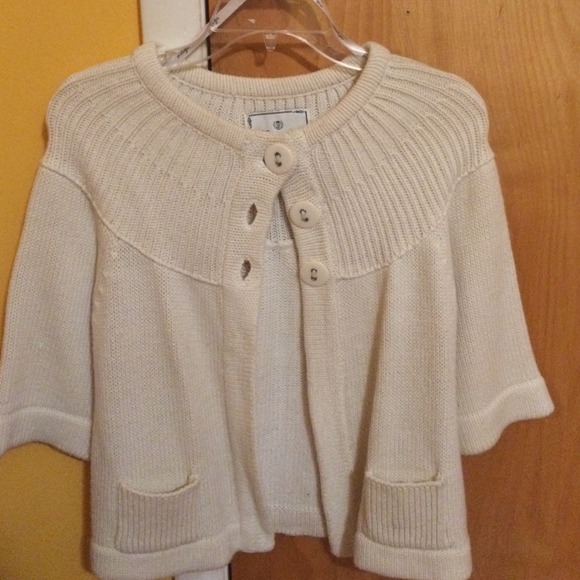White short sleeve sweater