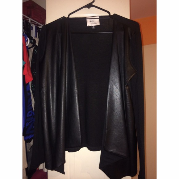 Black cardigan ‼️SOLD‼️