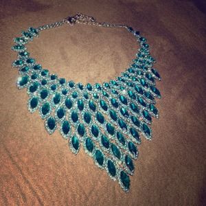 ✨Tiered Bib Necklace✨