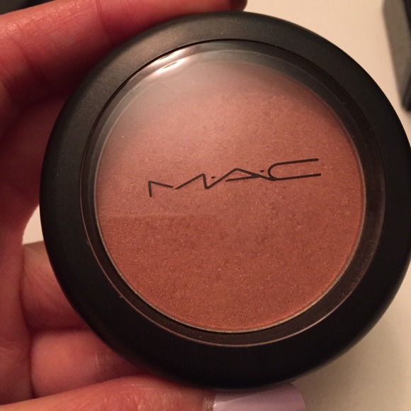 For @itzwhitneyb - sunbasque MAC blush