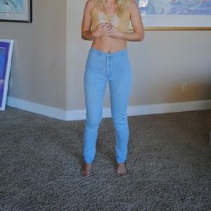 American apperal light wash jeans