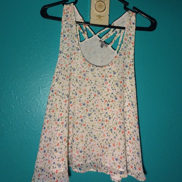 Loose fitted floral tank