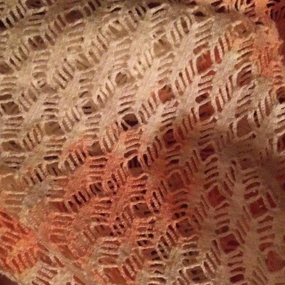 🚫🚫sold🚫🚫Peach and creme top - Picture 2 of 2