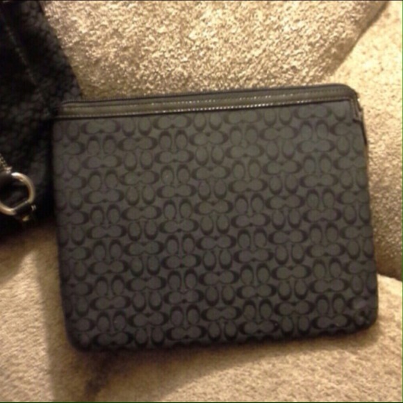 AVAILABLE Authentic coach bag & iPad case - Picture 4 of 4