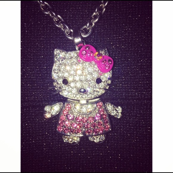 Long hello kitty necklace