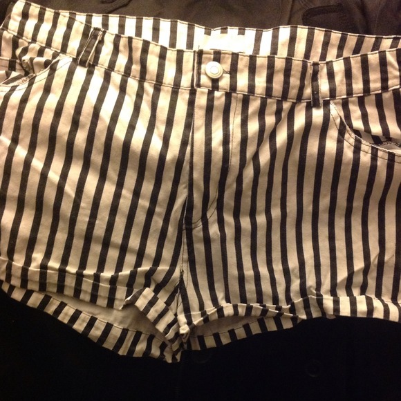 Stripped shorts
