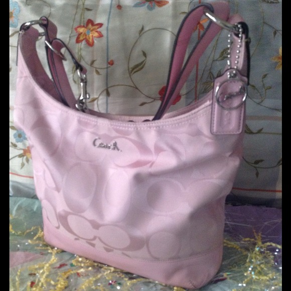 GIFTED 🎁SIGNATURE PIECED DUFFLE STYLE: F17490🎀 - Picture 2 of 4