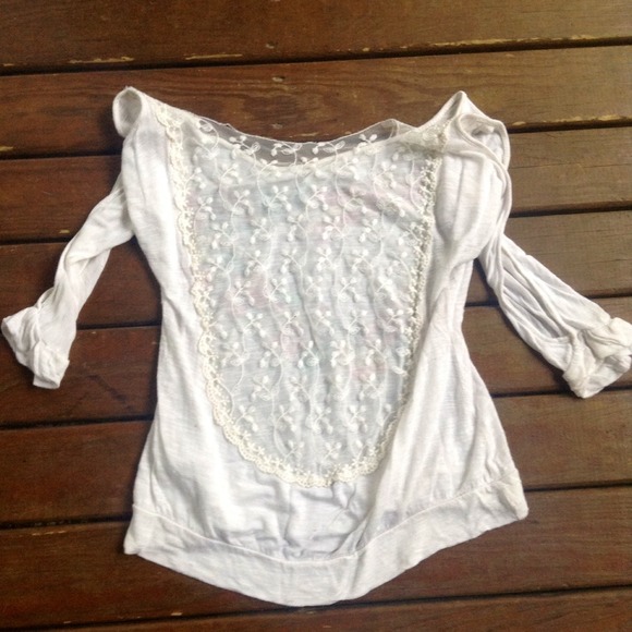 💜💜SOLD💜💜Heart cold shoulder crop top - Picture 4 of 4