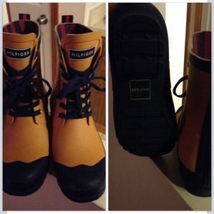 Tommy Hilfiger mid size rain boots