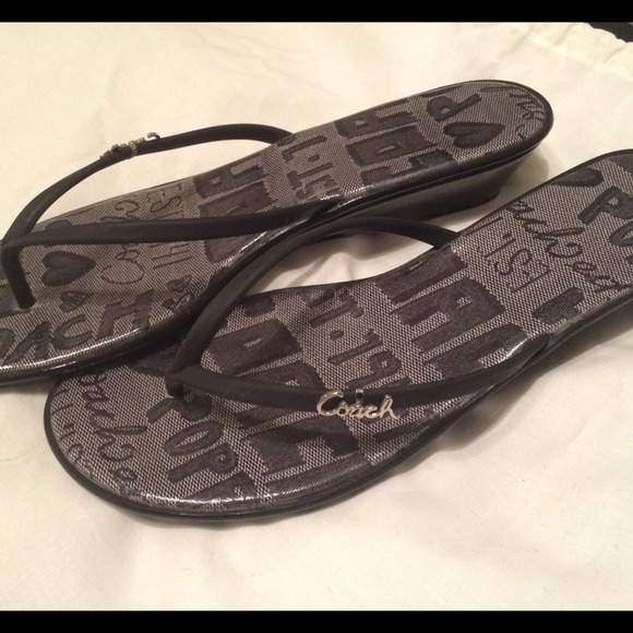 💯% Authentic Coach Sandals Blk & Wht size 8.5