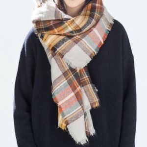 🔴🔴SOLD🔴🔴1/2 of an Authentic Zara blanket scarf