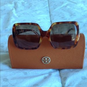 Tory burch glasses.. Free shipping
