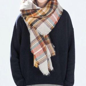 🔴🔴SOLD🔴🔴1/2 of an Authentic Zara blanket scarf