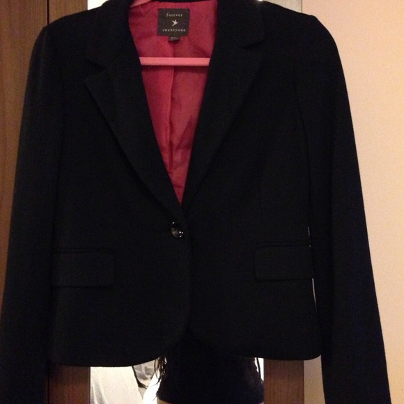 ⛔️SOLD⛔️ Forever 21 black short jacket - Picture 4 of 4