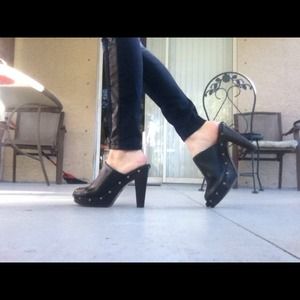 ❤Olsenboye black heels!❤