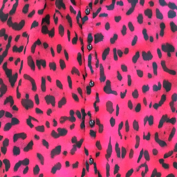 Collared sleeveless Leopard Print Red Blouse - Picture 2 of 4