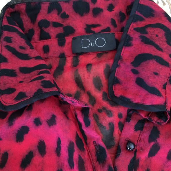 Collared sleeveless Leopard Print Red Blouse - Picture 3 of 4