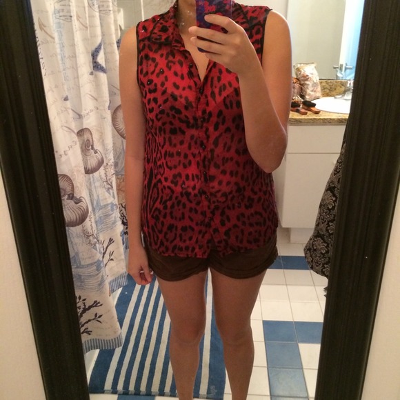 Collared sleeveless Leopard Print Red Blouse - Picture 4 of 4