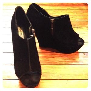 REDUCED Steve Madden Open Toe Wedges Size 8