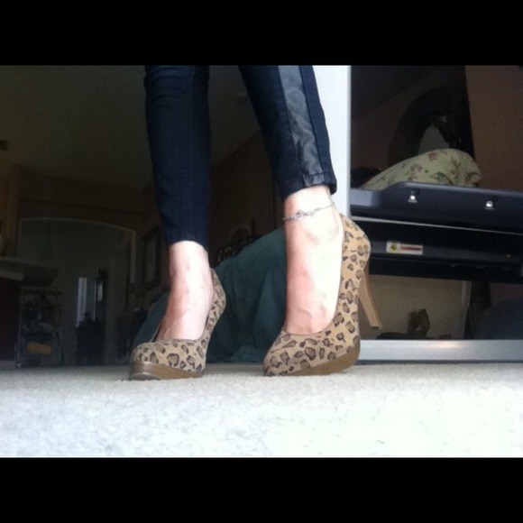 ❤Delicious Brand Cheetah Print Heels!❤