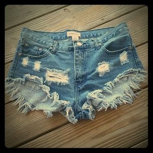 Highwasted cheeky shorts! Size 2-4