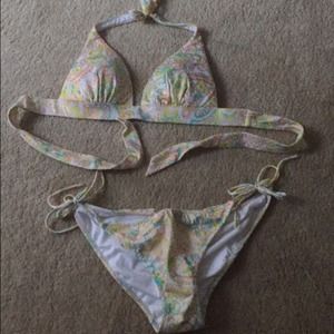 Medium Vs bikini