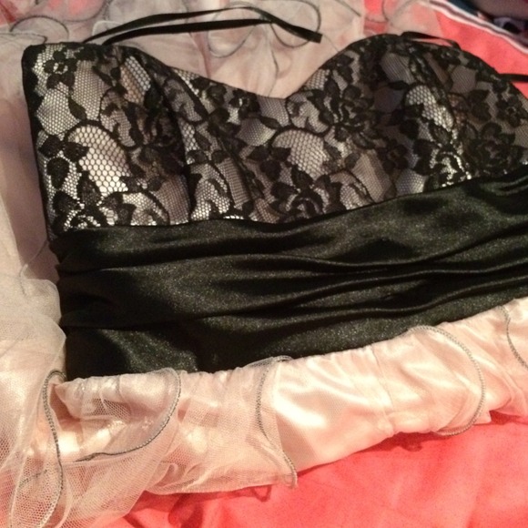 Dress - Picture 3 of 4